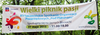 Banner pikniku pod platanami